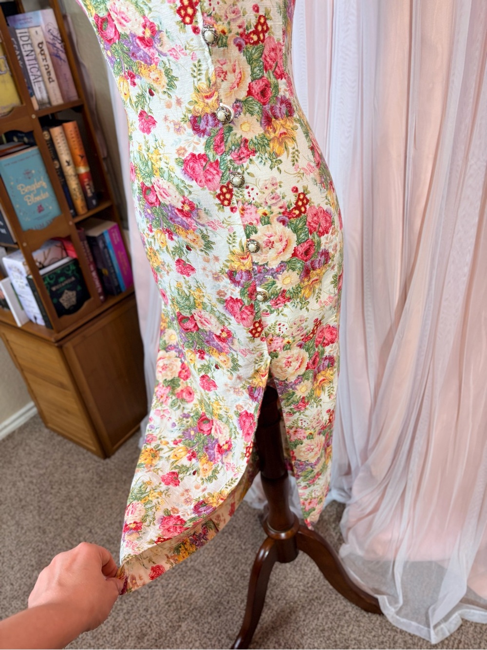 Vintage Nona Fashion, Floral Midi, Cottagecore, Pearl button, Garden Dress. 90s. - Picture 6 of 8